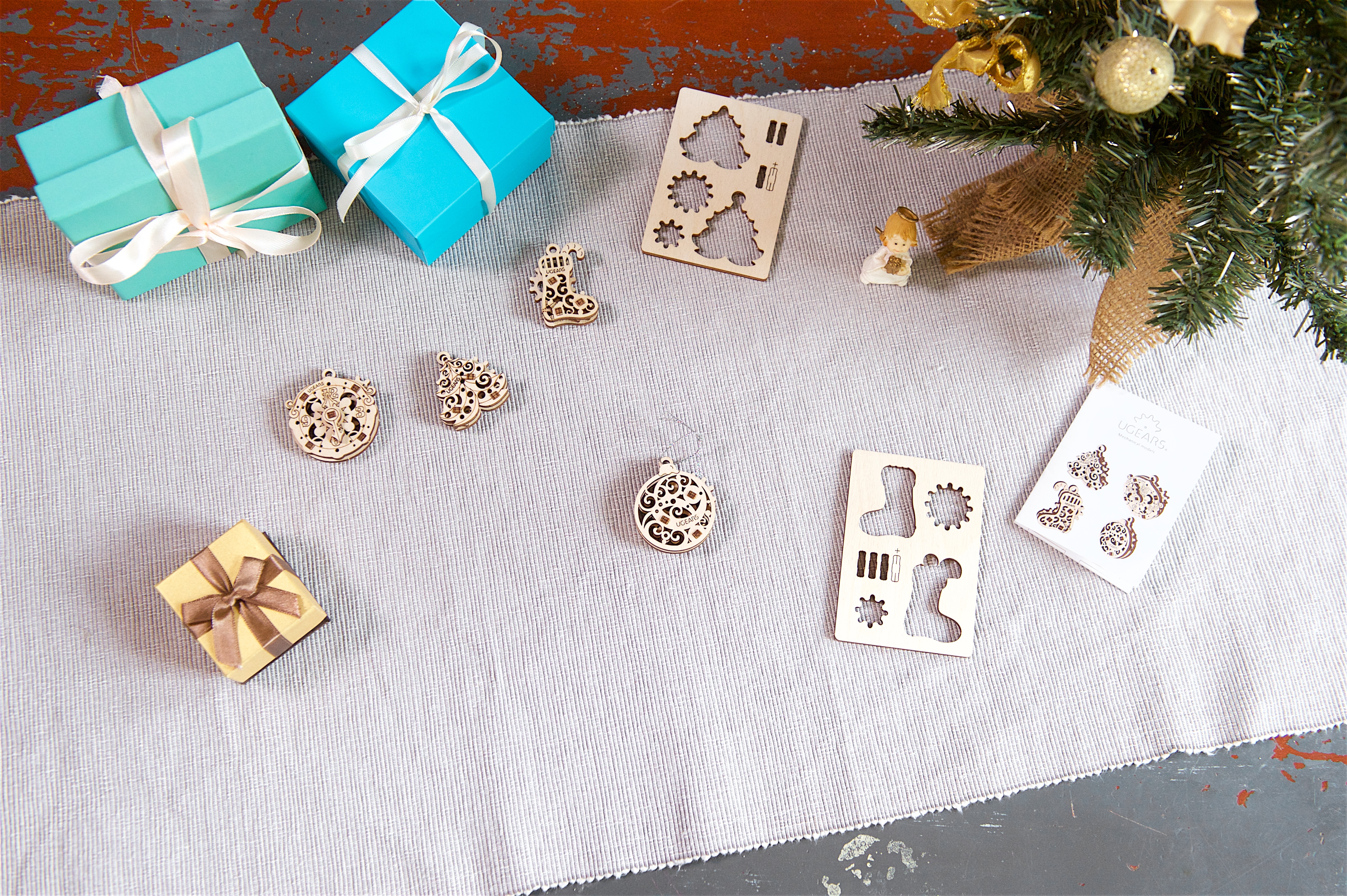 Mô Hình Gỗ Cơ Khí - U-Fidgets-Happy new Gears- Mẫu Trang trí năm mới, sản phẩm chính hãng Ugears, nhập khẩu nguyên bộ từ EU, Fidget, DYI