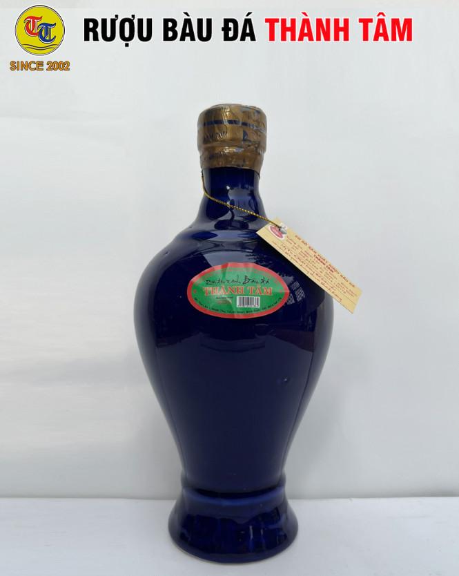Đặc Sản Bình Định - Rượu Bàu Đá Thành Tâm Chum Đậu Xanh (Màu xanh bút bi) 650ml - OCOP 3 Sao