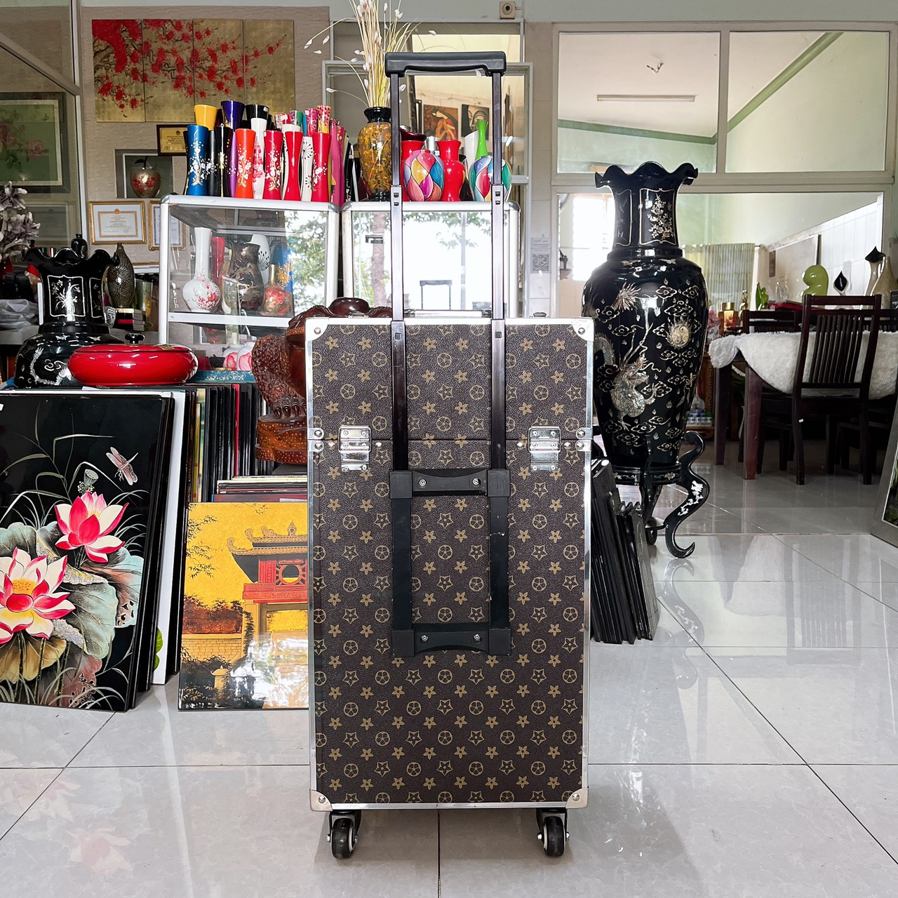 Hàng cao cấp loại 1 - Cốp vali kéo viền cạnh inox, nhiều ngăn đựng mỹ phẩm, dụng cụ phun xăm, nối mi, nail, máy hơ gel trang điểm chuyên nghiệp size 36x22x64 (cm)