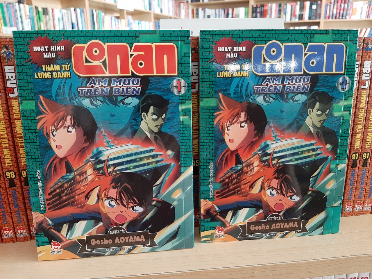 Combo 2 cuốn: Conan màu: Âm mưu trên biển