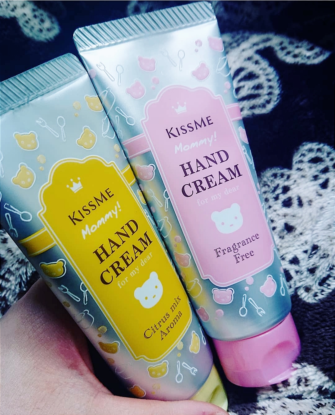Kem Dưỡng Da Tay Cấp Ẩm Kissme Mommy Hand Cream Dành Cho Bé Từ 6 Tháng Tuổi Và Da Nhạy Cảm 60g