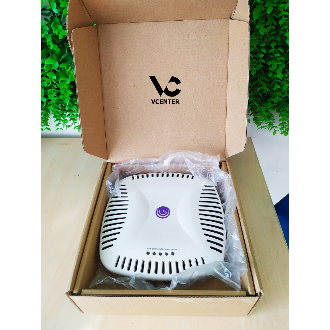 Bộ phát sóng wifi chuyên dụng Aruba AP/IAP-135 (LikeNew) - Hàng chính hãng - Phát wifi trên 2 băng tần là 2,4Ghz và 5Ghz - Sử dụng công nghệ MACSec để chống trộm wifi và chặn repeater