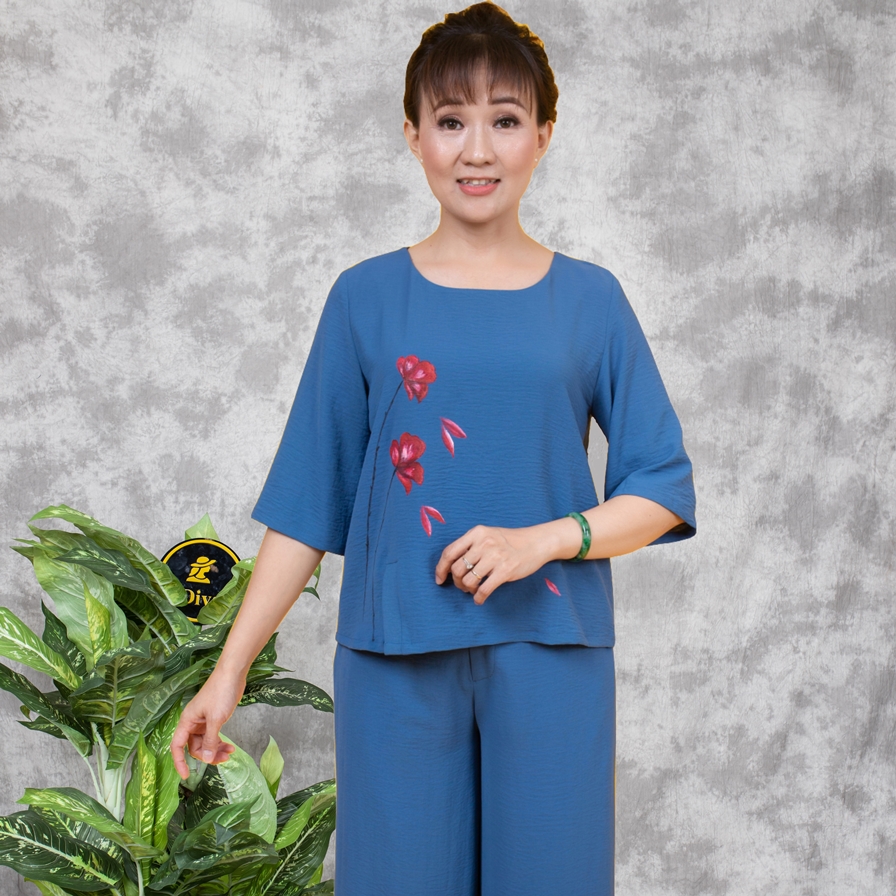 Set bộ trung niên iDiva B1-01, chất liệu lụa đũi cao cấp, hoa vẽ, dáng suông phù hợp U50 dự tiệc &amp; dạo phố