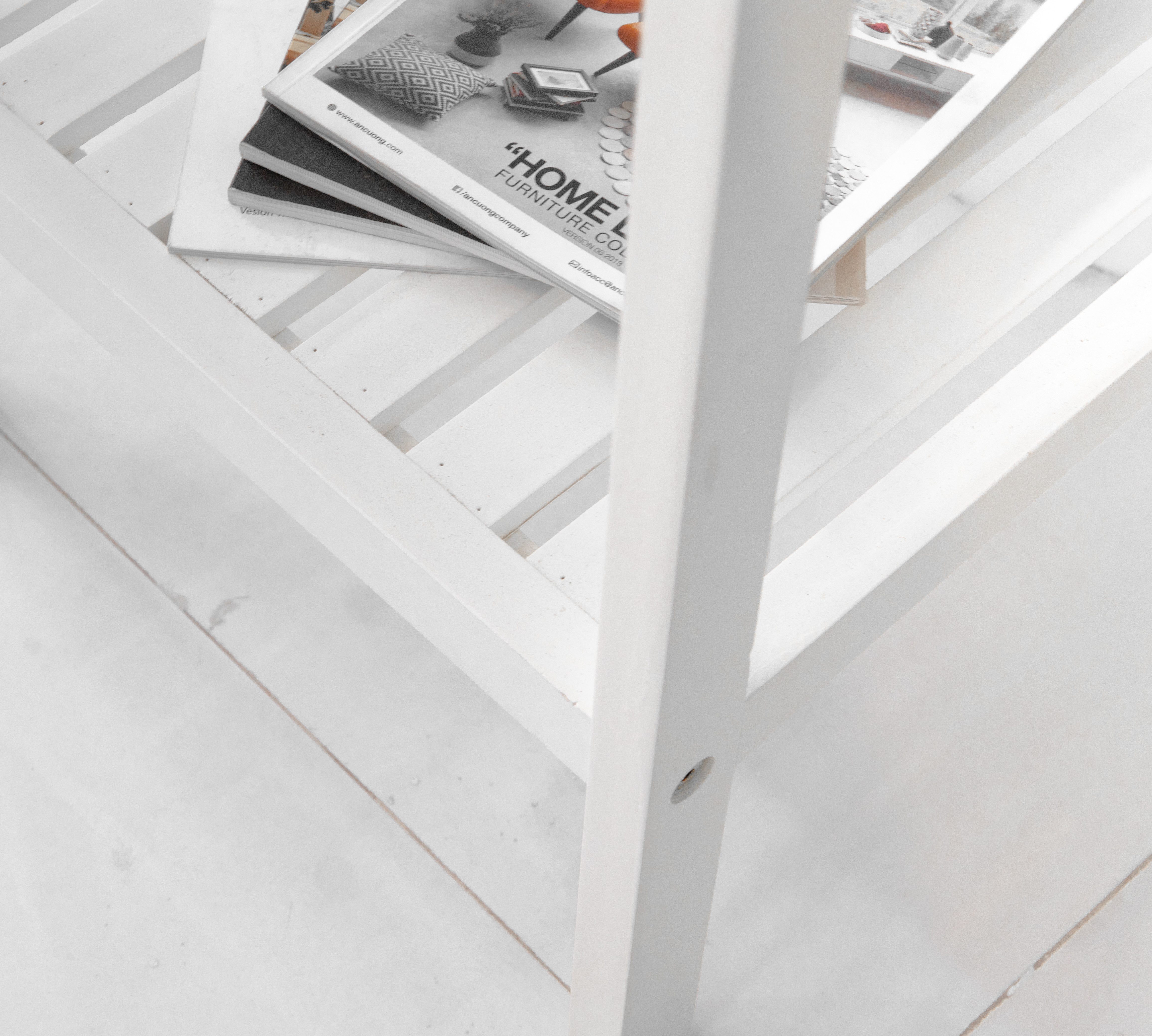 KỆ KÍNH TRANG TRÍ LẮP RÁP HÀN QUỐC MÀU TRẮNG - GLASS SHELF WHITE