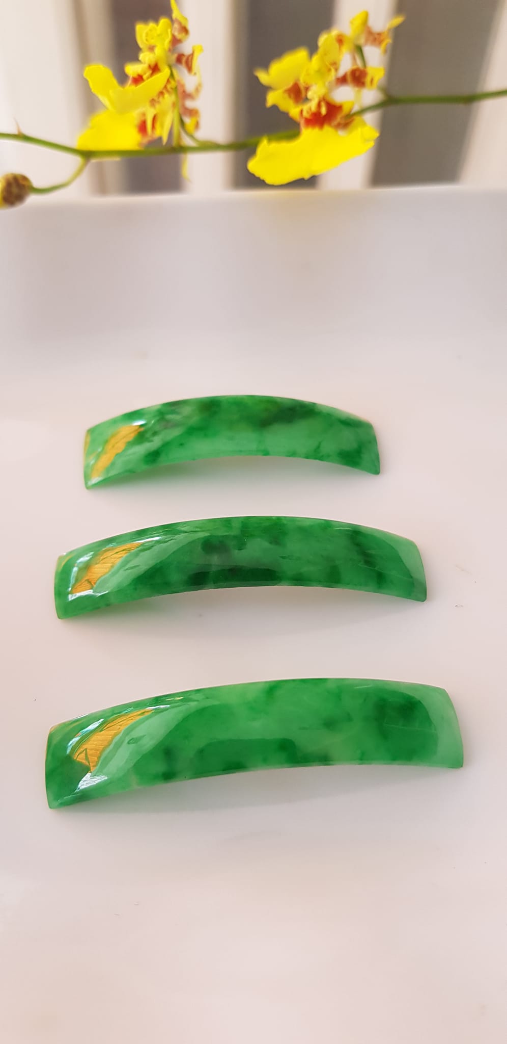 Mặt Lắc Tay miếng cong dài chữ nhật đá cẩm thạch tự nhiên xanh lý vân bóng đẹp  Size Dài 43mm x Ngang 9mm x Dầy 2,5mm  Nữ về lên lắc tay bằng vàng đeo sang đẹp món quà tặng Mẹ, người thân ý nghĩa ạ