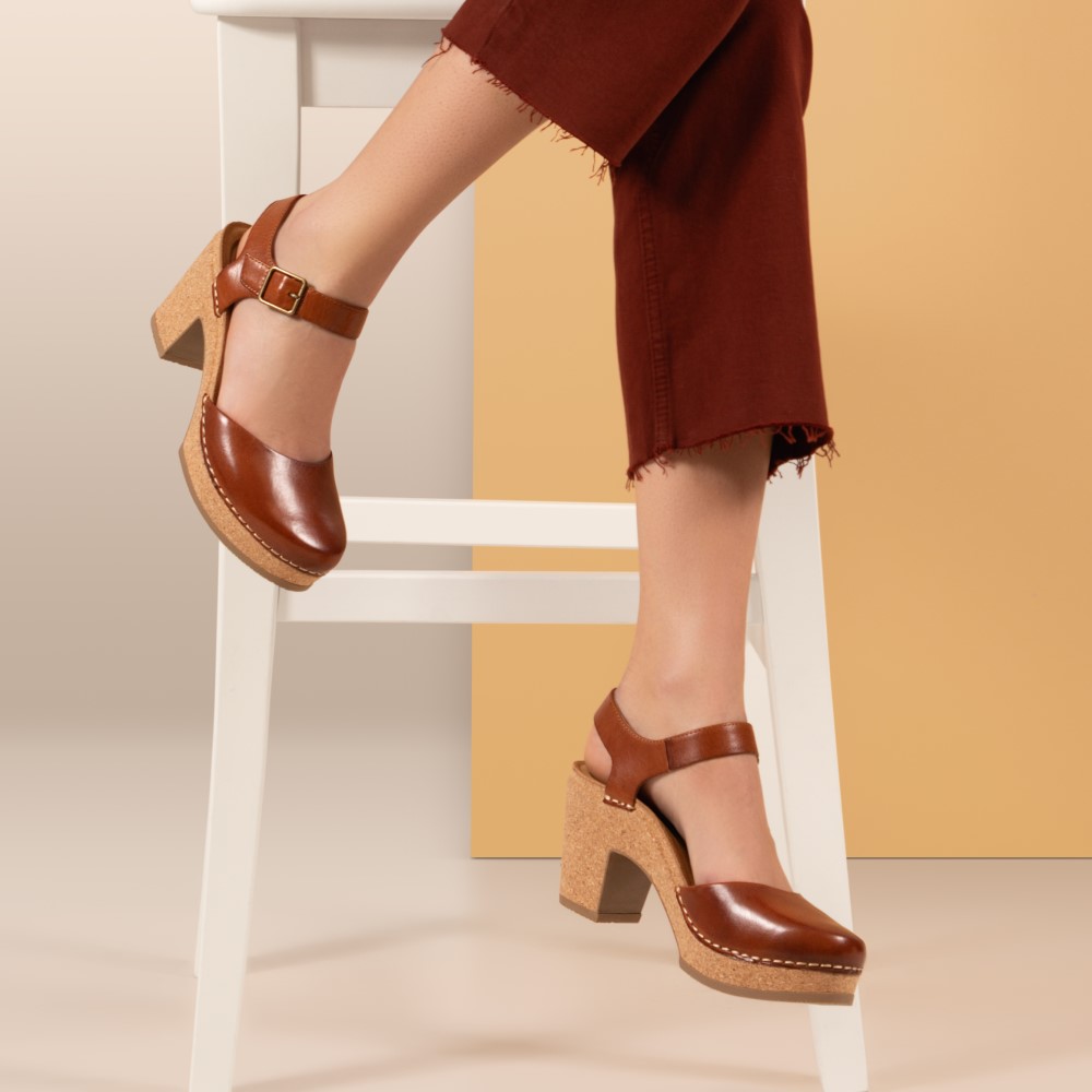 Sandal cao gót sức khỏe nữ Aetrex Finley Cognac - giày cao gót bít mũi đệm da mềm