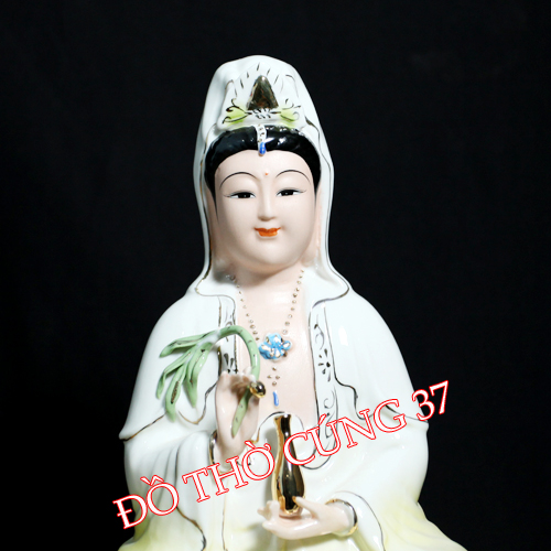 TƯỢNG QUAN ÂM MEN SỨ