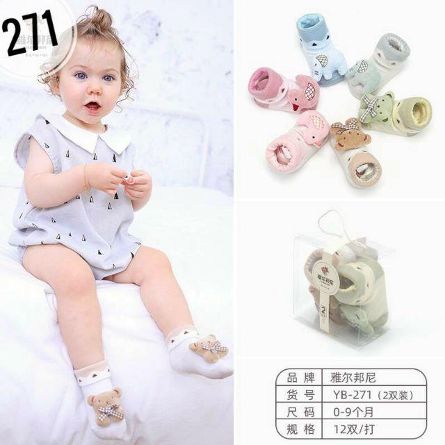 Set 2 đôi tất CAO CỔ đính thú 8D (326) có đế chống trượt cho bé sơ sinh từ 0-9 tháng (giao ngẫu nhiên)