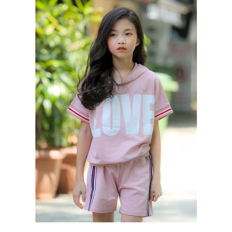 Bộ quần áo trẻ em chữ LOVE dành cho bé gái 18-45kg. Thiết kế cá tính, chất liệu thoáng mát