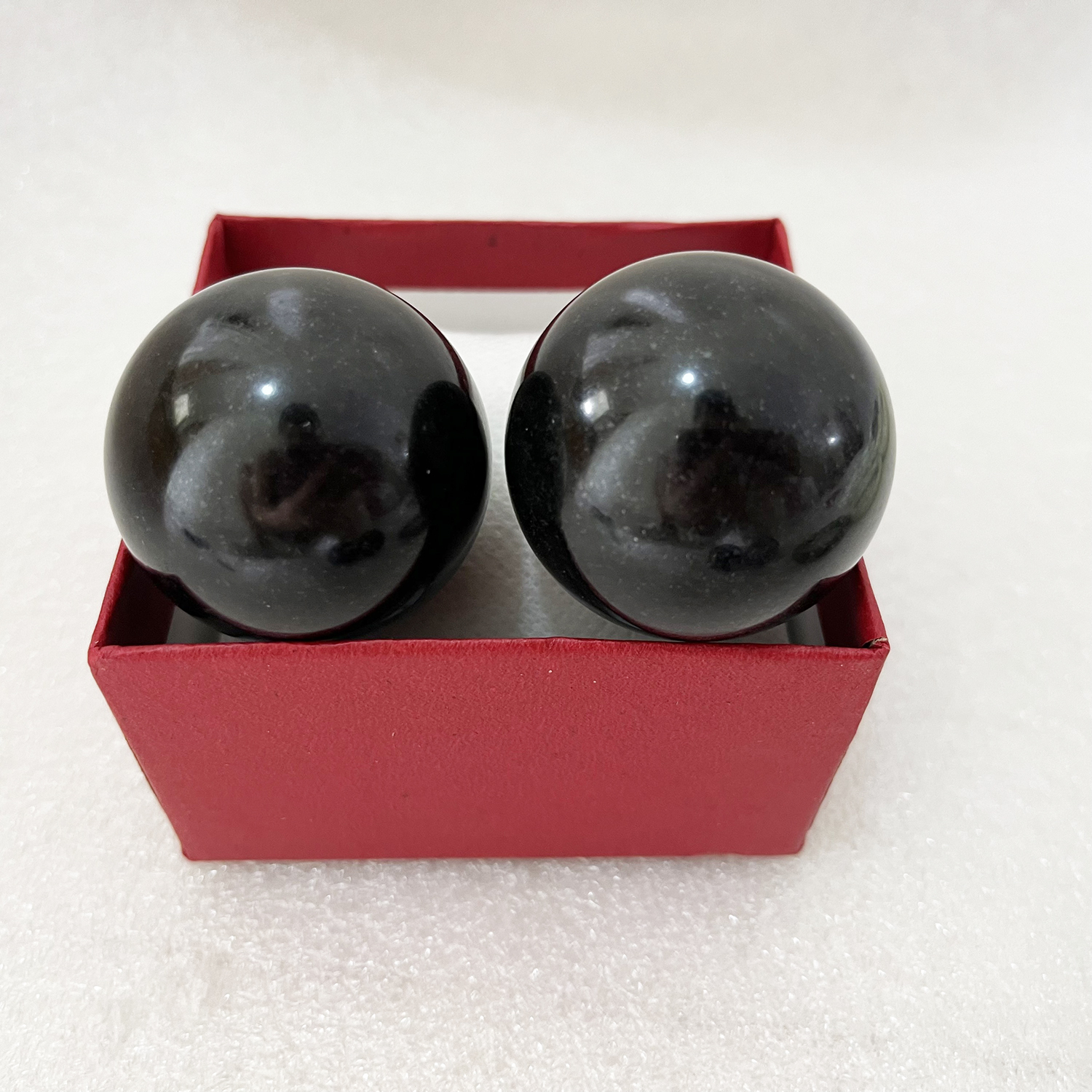Bi lăn tay một cặp Onyx đen tự nhiên đá tự nhiên khai thác tại Việt Nam