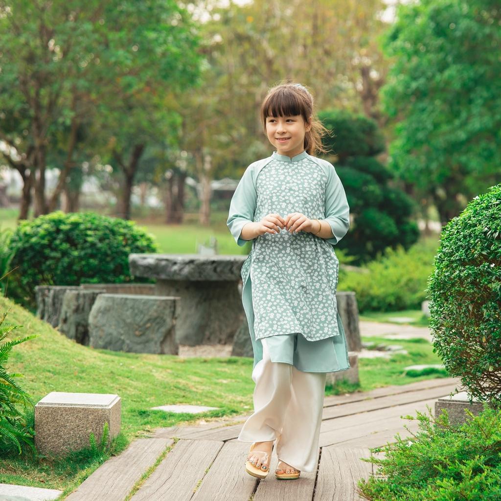 Áo dài bé gái BYZU thiết kế cách tân 4 tà chất vải lụa hoa nhí cao cấp