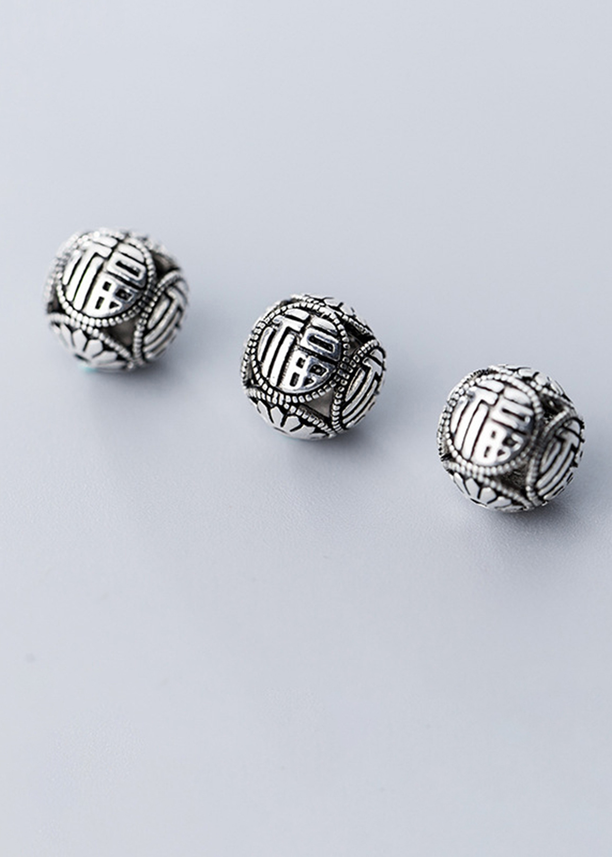 Charm bạc hình cầu họa tiết có chữ xỏ  ngang - Ngọc Quý Gemstones