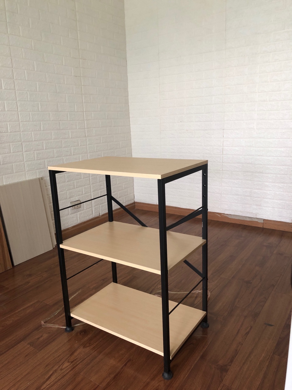 Kệ để lò vi sóng, nồi cơm điện 3 tầng KN 173 khung đen, gỗ màu BE