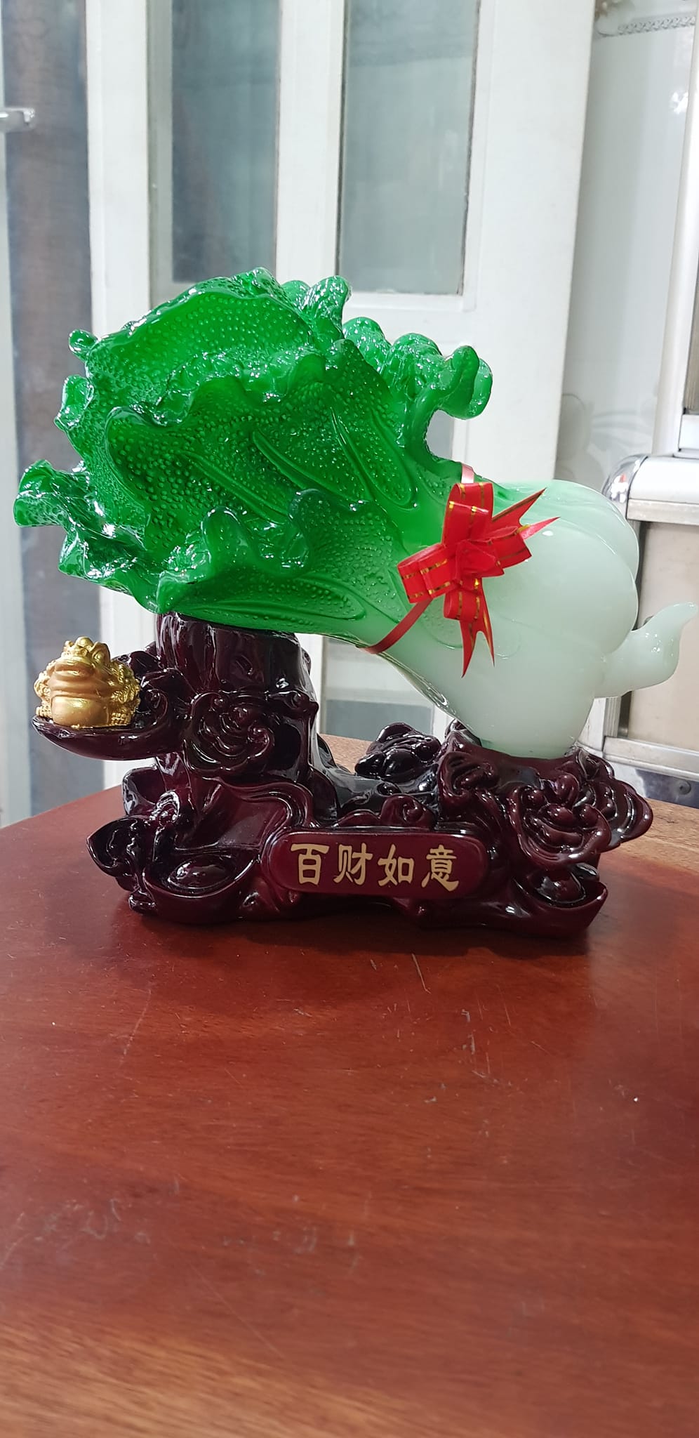 Tượng Bắp Cải Cóc Vàng Phong Thuỷ Tài Lộc đế gỗ thỏi vàng Size trung Ngang 25cm x Cao 21cm x Sâu 11cm Công dụng trưng bắp cải tượng trưng cho của cải cóc giữ ngậm tiền trưng bàn làm việc, nhà, công ty, quà biếu tặng ý nghĩa ạ