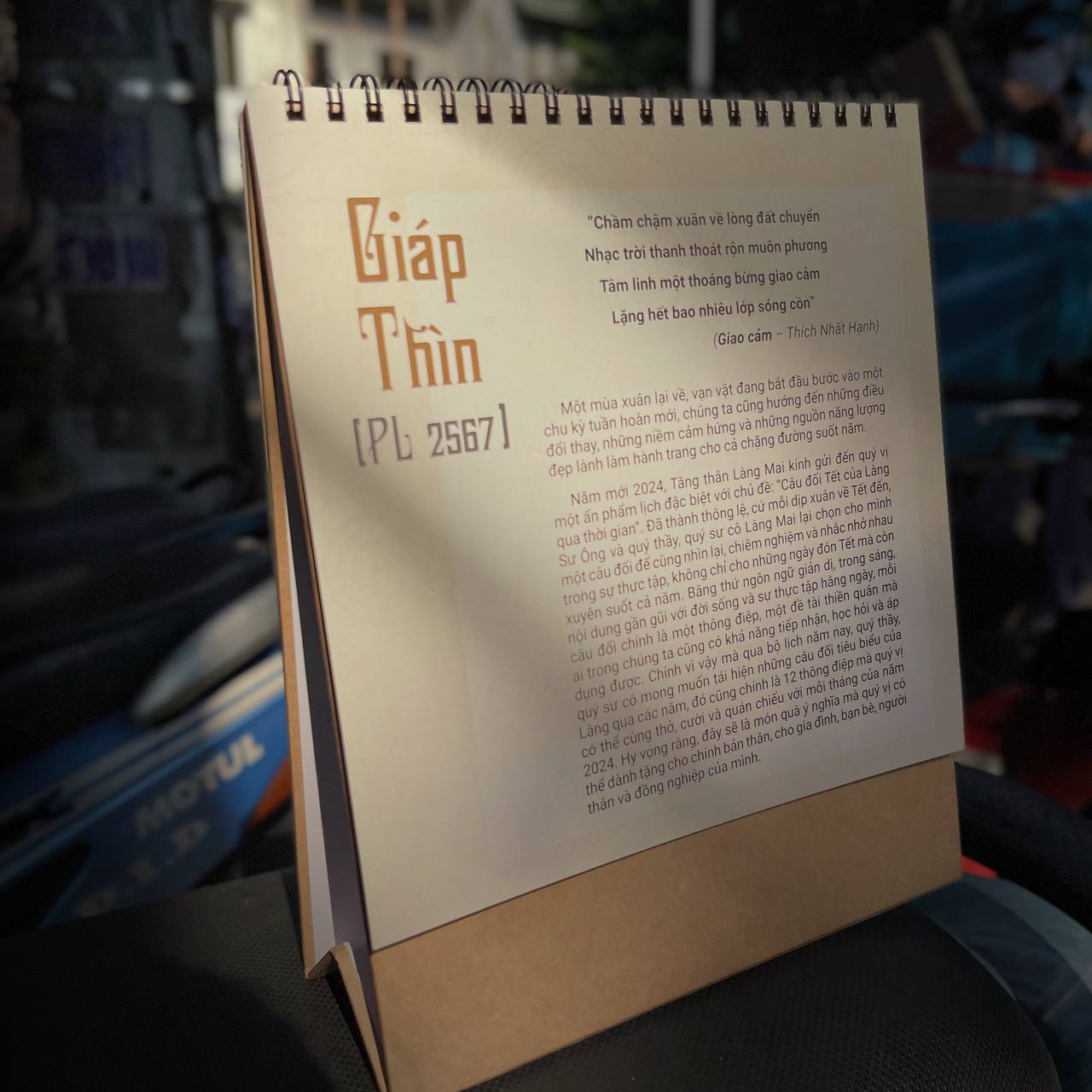 Lịch Treo Tường Thư Pháp Làng Mai 2025 - Ý Thức Em Mặt Trời Tỏ Rạng - THA