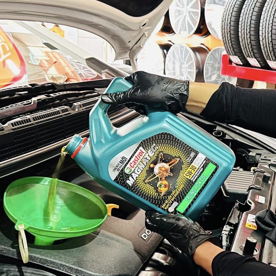 Nhớt ô tô, nhớt tổng hợp CASTROL MAGNATEC 5W30 4Lit