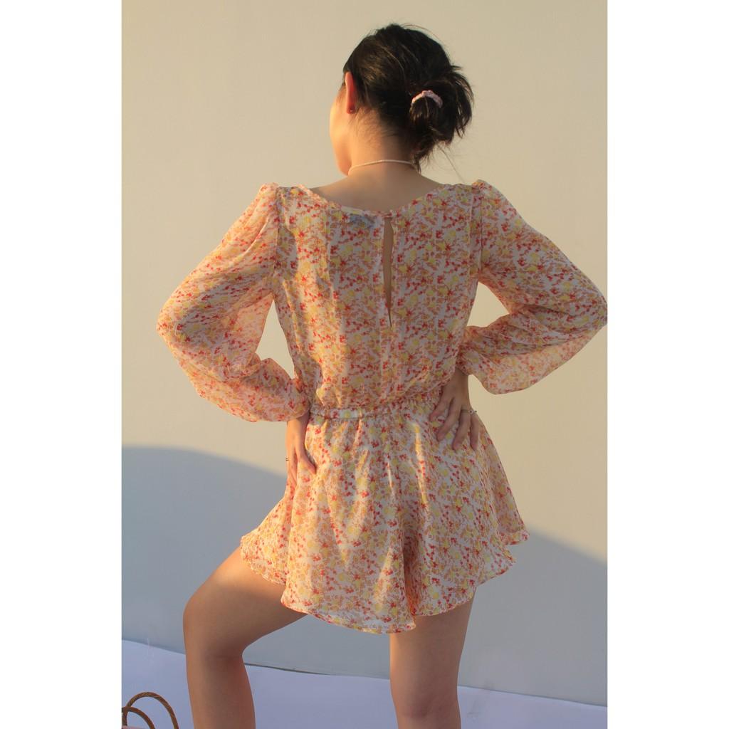 OLALASTUDIO Jumpsuit ngắn họa tiết voan hoa tay dài