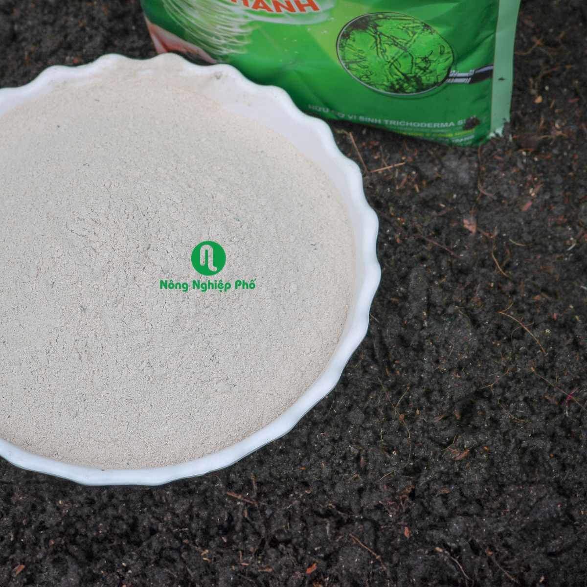 Chế phẩm vi sinh Trichoderma SFARM chuyên ủ phân hữu cơ - Gói 1kg