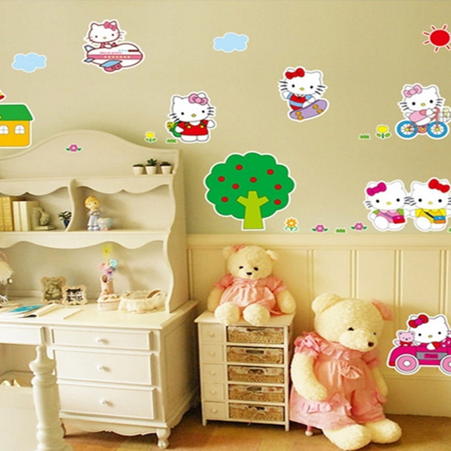 decal dán tường mèo hello kitty vui chơi