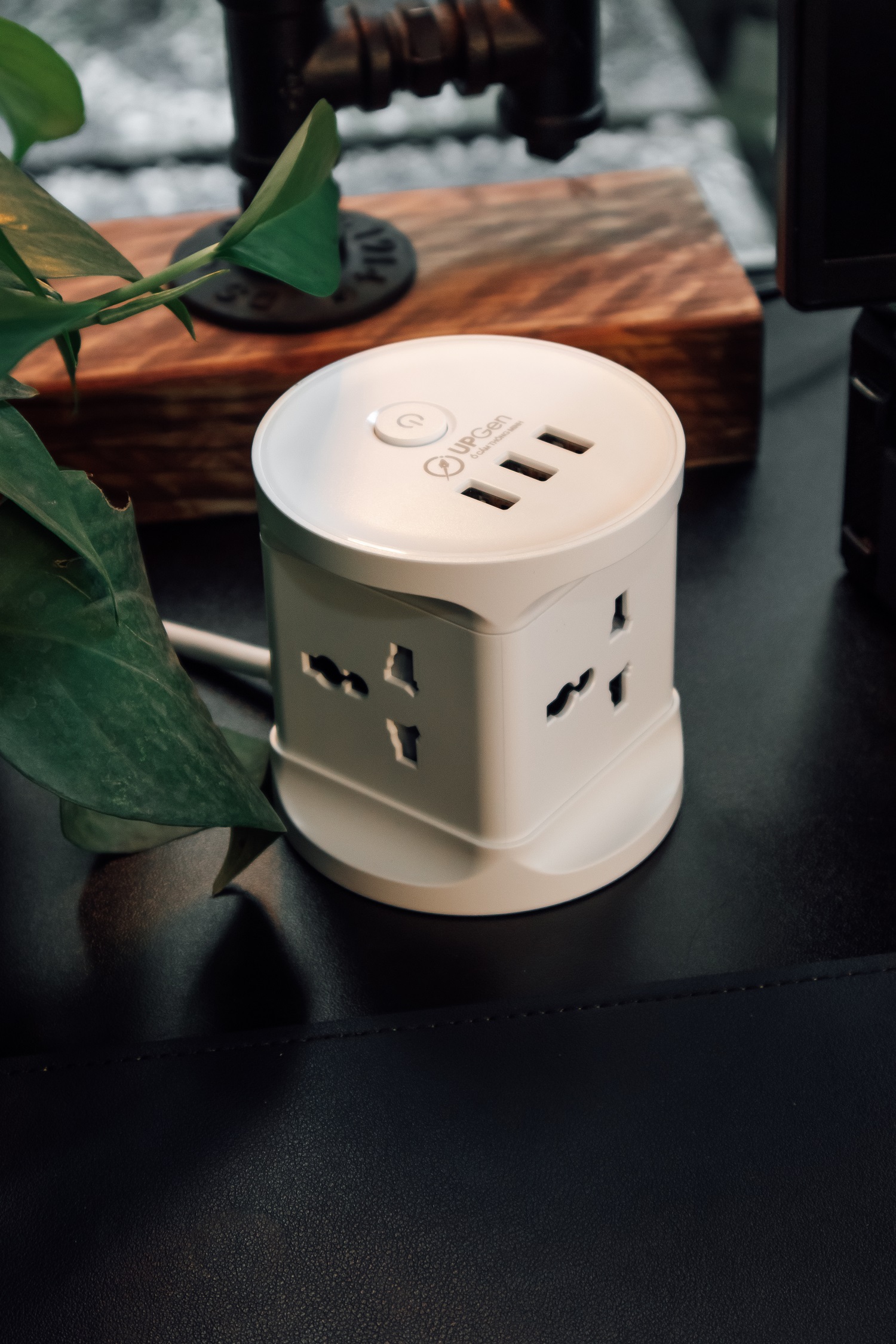 Ô cắm điện đa năng UPGEN T1 ERGOHOME có 3 cổng sạc USB cho điện thoại, 4 ổ cắm chịu tải 2500W, dây điện dài 2.5m, An Toàn, Chống Cháy, Chống Giật, BH 12 tháng