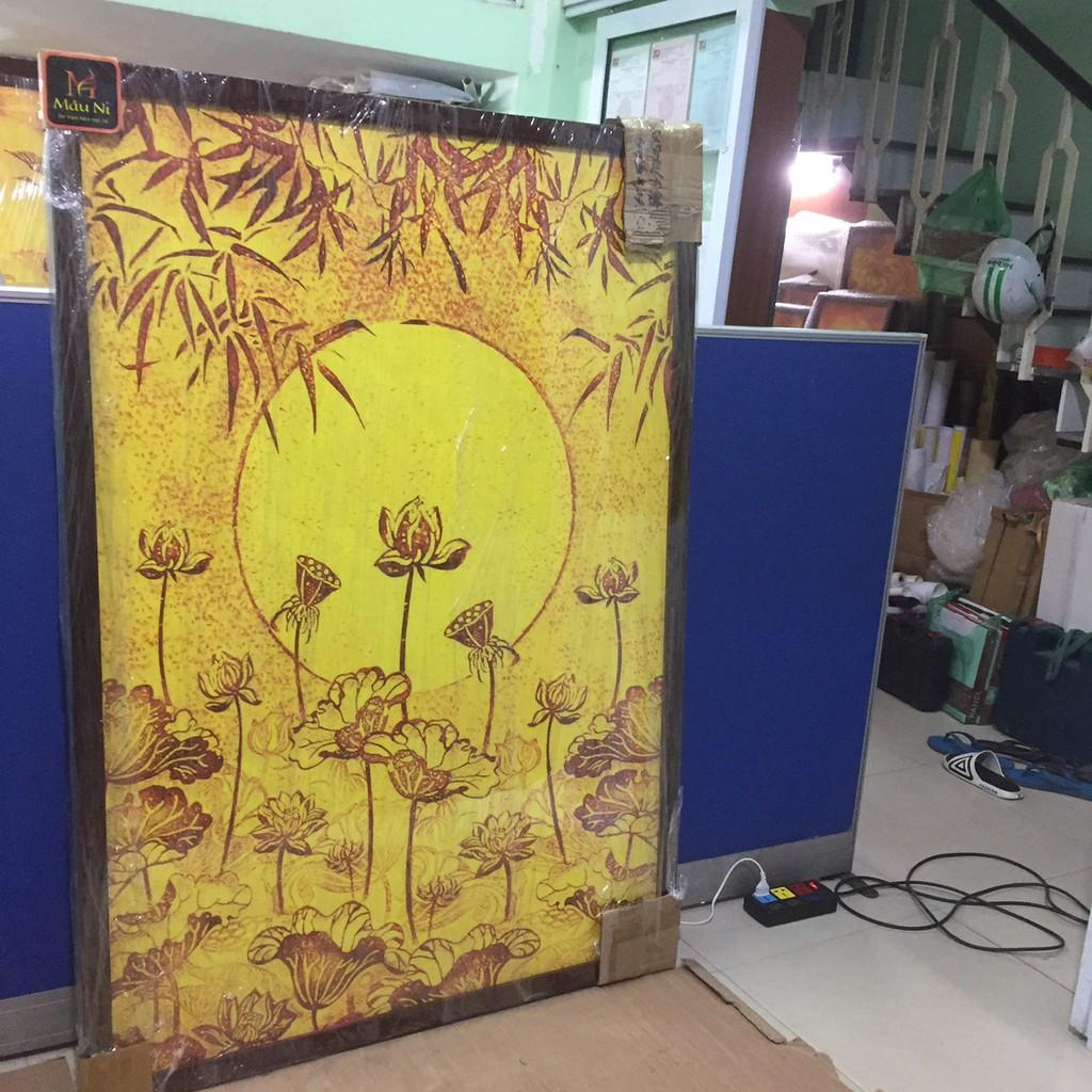 Tranh trúc chỉ in MÂU NI cho Đồ phong thủy đẹp , kt 81x107cm, Sen đài dọc (thích hợp cho bàn thờ rộng 89cm, 107cm