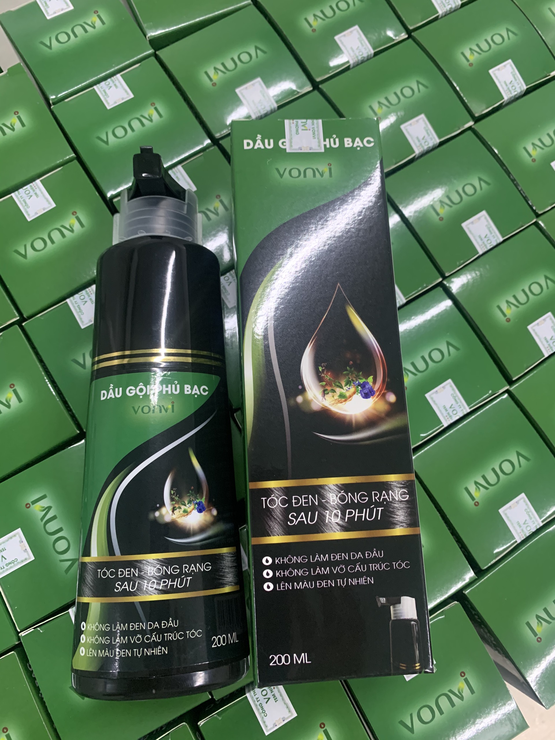 Dầu gội phủ bạc VONVI giúp đen tóc tự nhiên sau 10 phút dạng chai ấn 200 ml