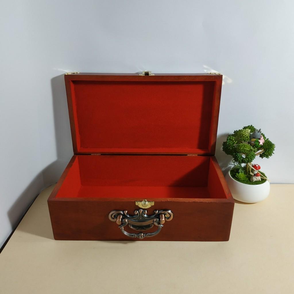 HỘP ĐỰNG TRANG SỨC, HỘP ĐỰNG DẤU CÔNG TY GỖ HƯƠNG MẶT GIÁP CHỮ THỌ VÀNG CÓ QUAI XÁCH BẰNG ĐỒNG