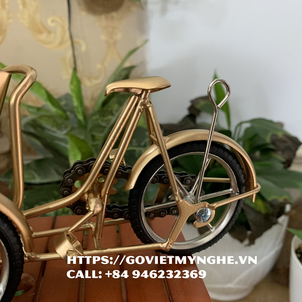 Mô hình xe xích lô sắt trang trí quà tặng đối tác bản sắc Việt Nam - Dài 25cm - Màu nhũ đồng
