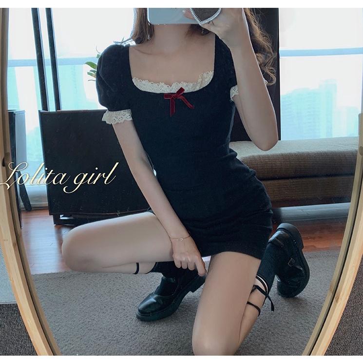 Váy đỏ cổ vuông dáng ngắn