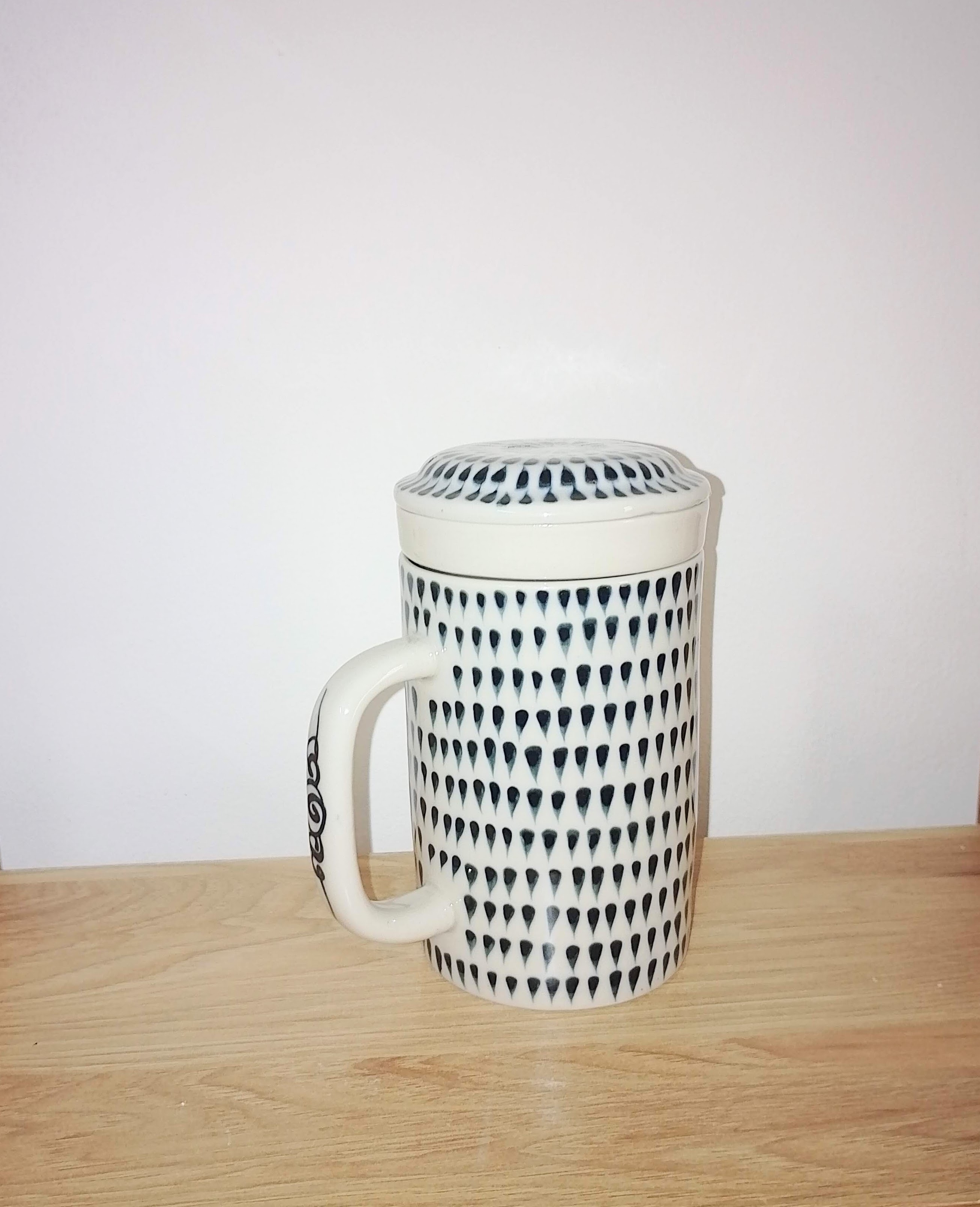 Cốc Lọc Trà Có Lõi Lọc Họa Tiết Chấm Vẽ Tay, Chất Liệu Gốm Sứ Cao Cấp, Dùng Lọc Trà, Uống Nước, Làm Quà Tặng Đẹp.