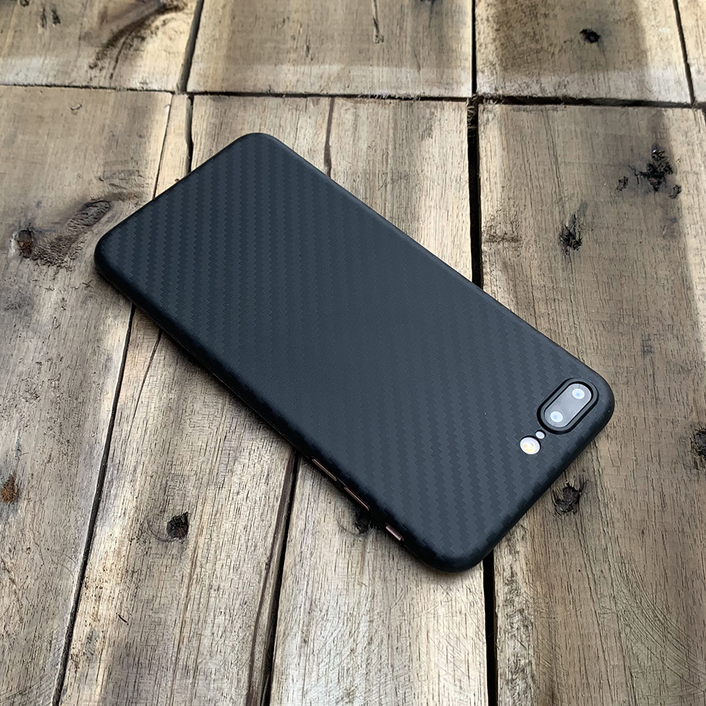 Ốp lưng siêu mỏng, vân carbon dành cho iPhone 7 Plus / iPhone 8 Plus - Màu đen