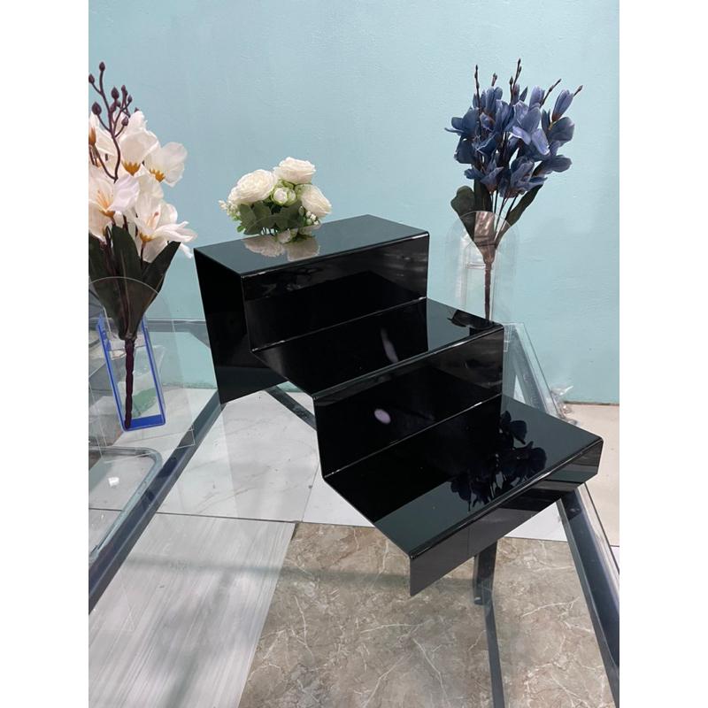 Kệ bậc thang trưng bày sản phẩm, Dày 3mm, Dài 25cm, rộng mỗi tầng 5cm, cao mỗi tầng 5cm, nhiều màu sắc - Đen