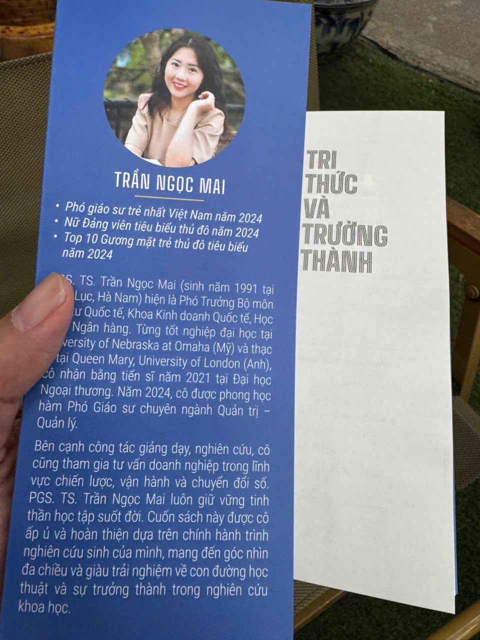 TRI THỨC VÀ TRƯỞNG THÀNH - Hành Trình Phd Của Nữ PGS Trẻ Nhất Việt Nam Năm 2024 – PGS. TS Trần Ngọc Mai – Mochibooks – NXB Thế Giới