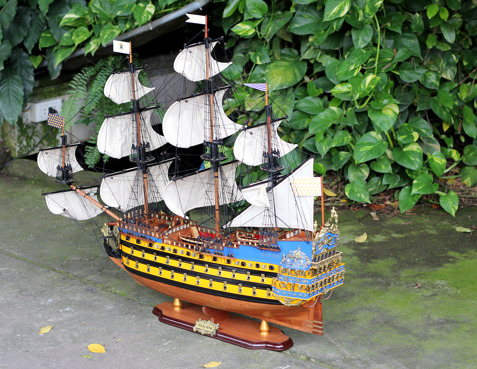Thuyền gỗ trang trí Soleil Royal dài 95cm lắp ráp sẵn hàng xuất khẩu, mô hình thuyền buồm Việt Nam thủ công mỹ nghệ tinh xảo