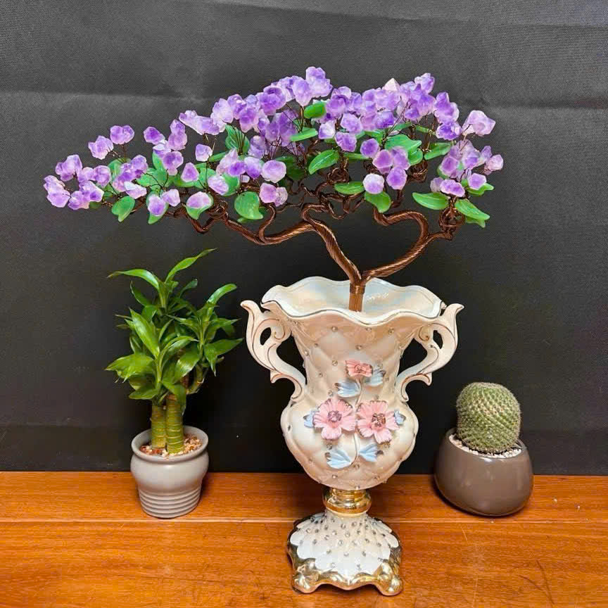 Cây Tài Lộc Thạch Anh Tím – Mầm Tinh Thể Tự Nhiên – Chậu Gốm Sứ Cao Cấp – Size 56×50 / 43×43