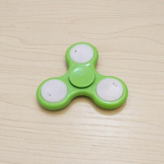 Con quay 3 cánh nhựa Spinner (Nhiều màu