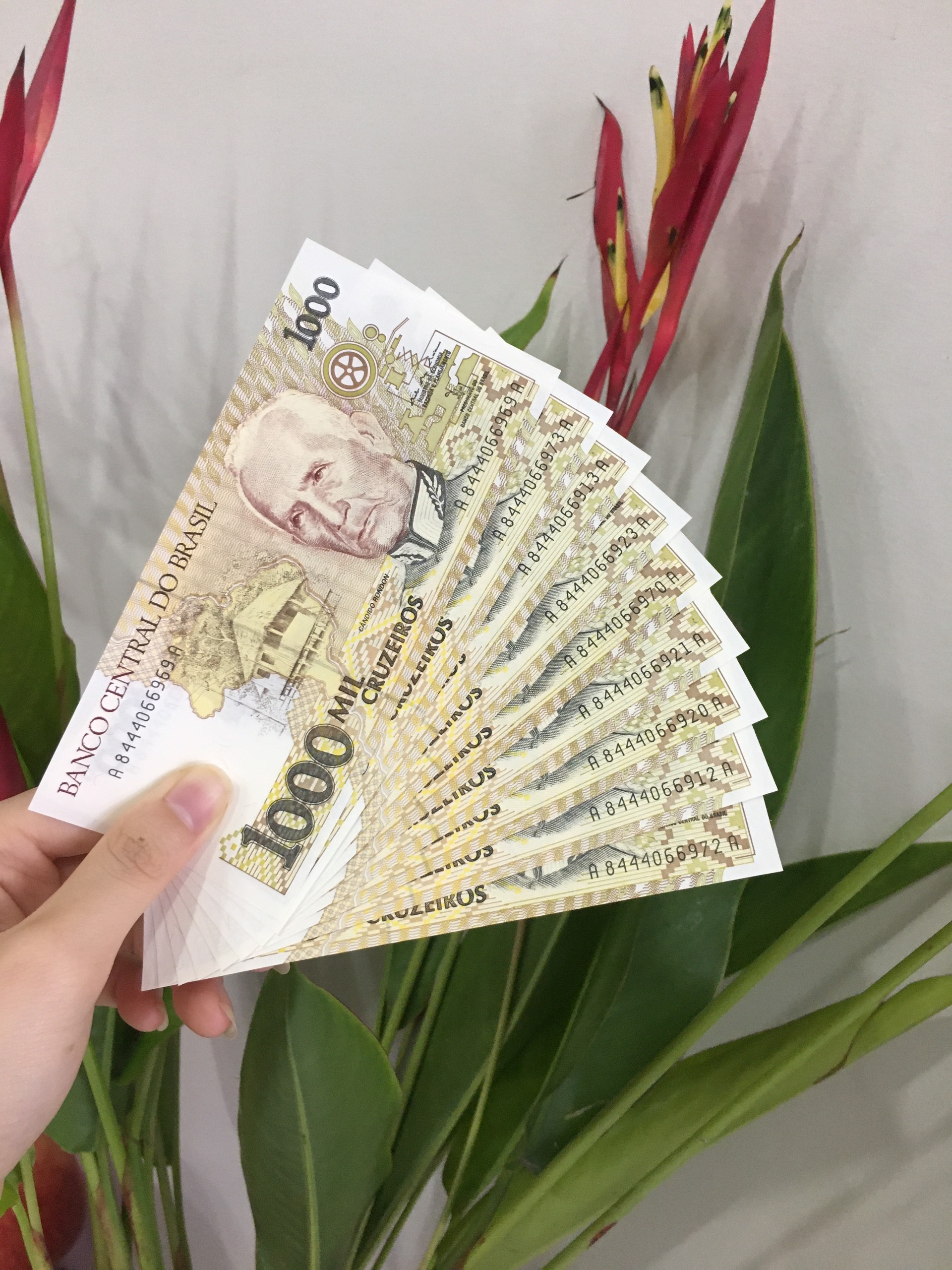 01 tờ  giấy Brazil 1000 Đồng làm quà tặng, mới 100% UNC