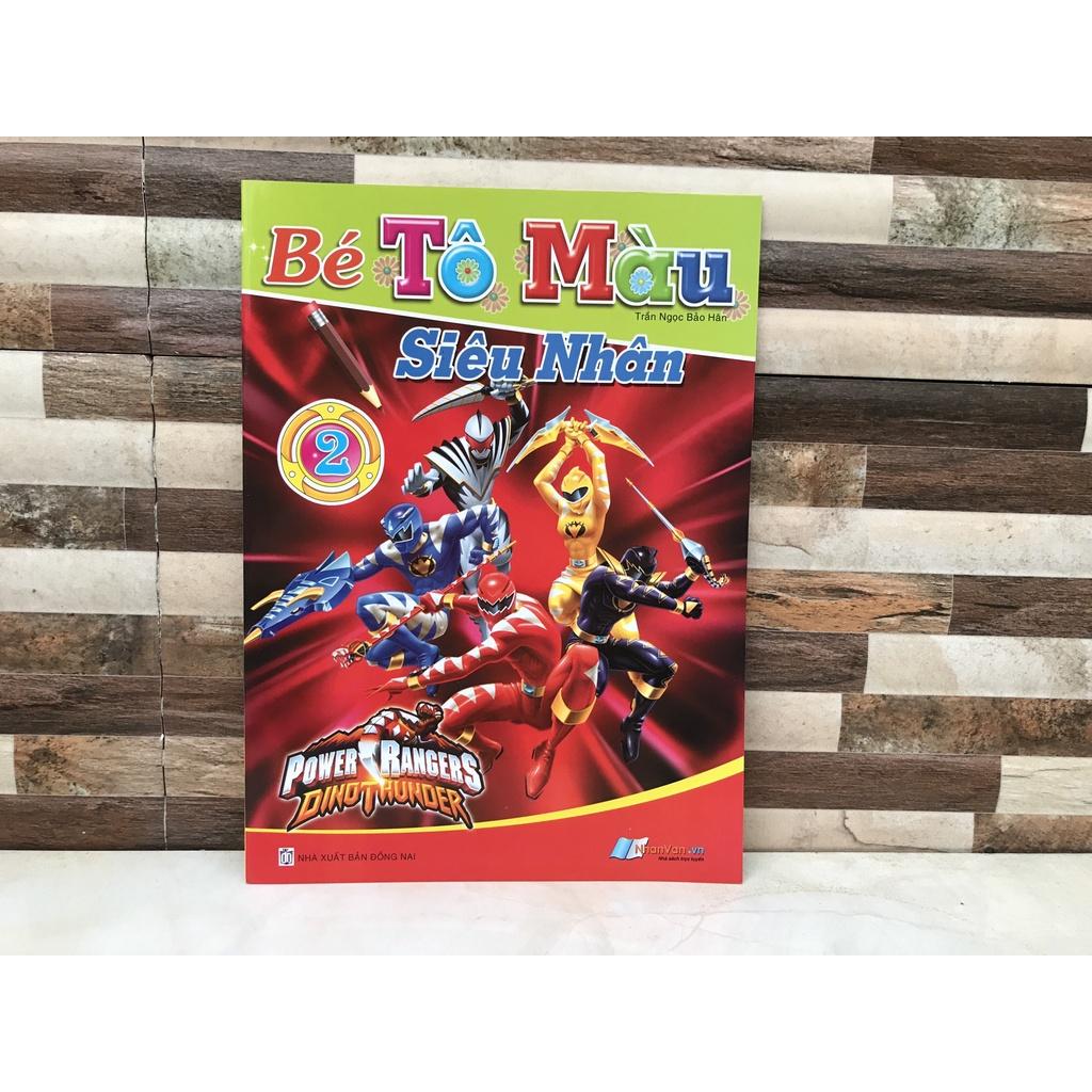 Bé tập tô màu siêu nhân