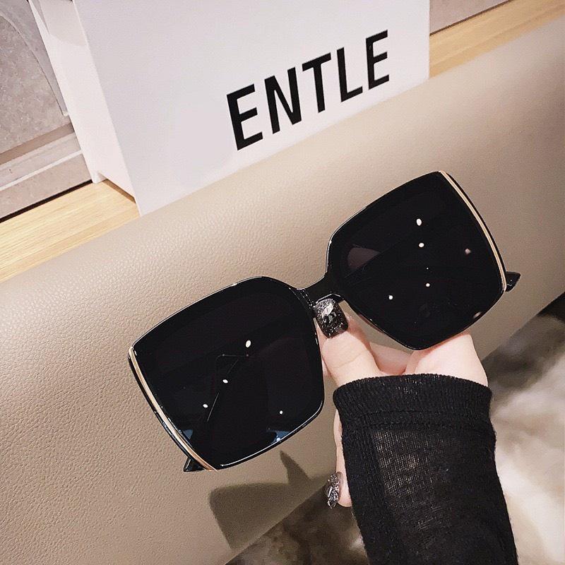Kính râm nữ nhựa sang chảnh dáng vuông đi biển