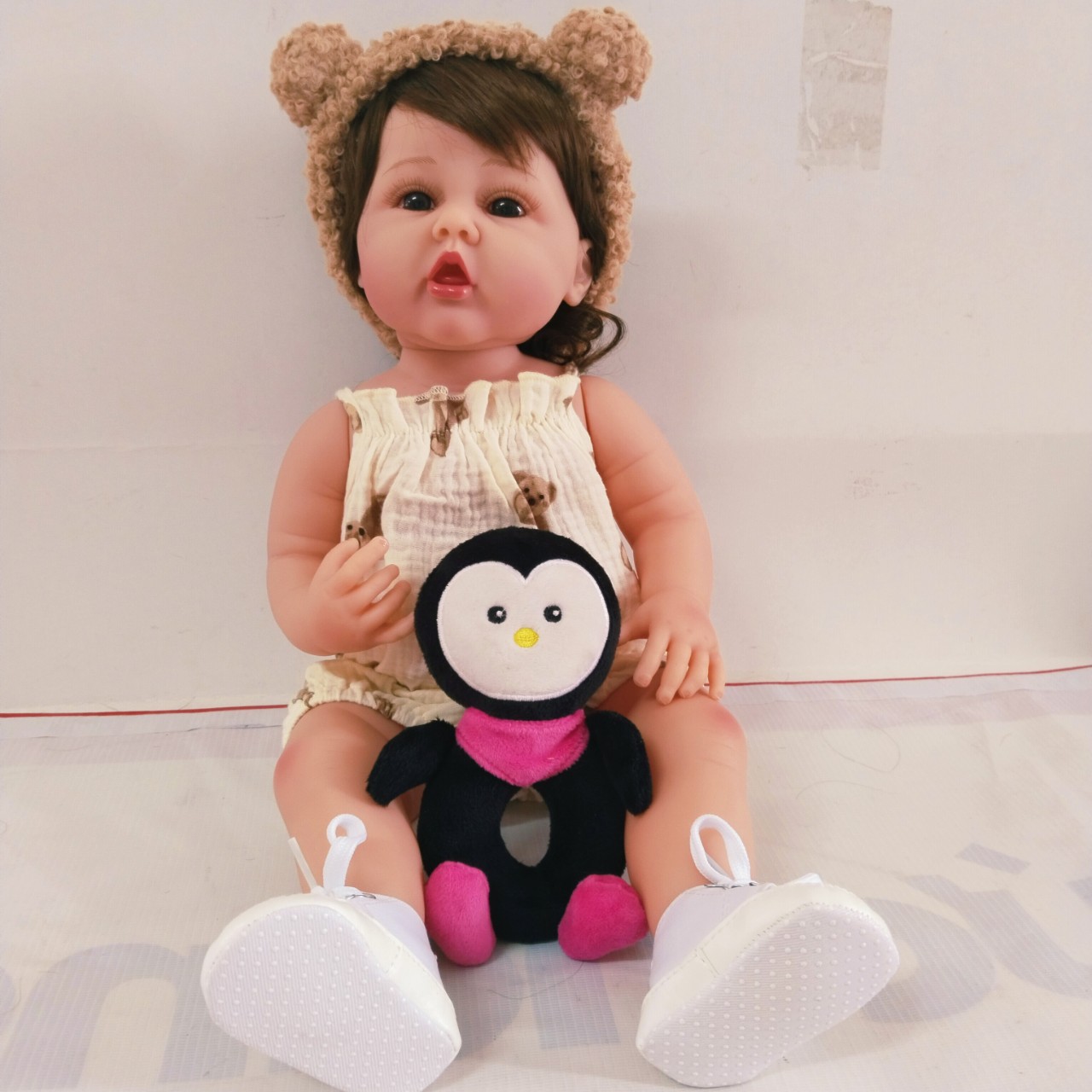 Búp Bê Tái Sinh Thân Nhựa Mềm 55cm = 22 inch Bé Gái Ăn Ngón Tay Áo Nâu Reborn Body Full Vynil doll PVN4909