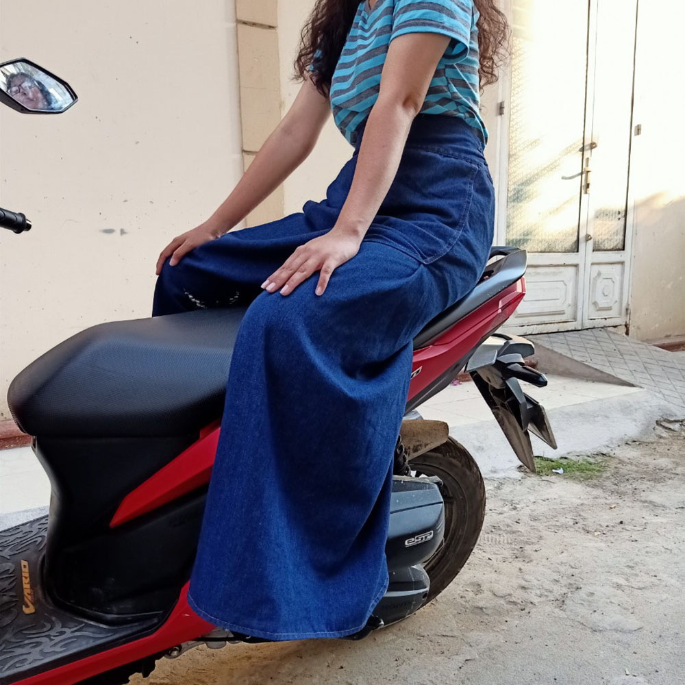 Váy Chống Nắng Xẻ Tà Cao Cấp Vải Jean Cotton Dày Dặn, Mềm Mại Thêu Họa Tiết Hoa Anh Đào Có Nút Bấm Chân