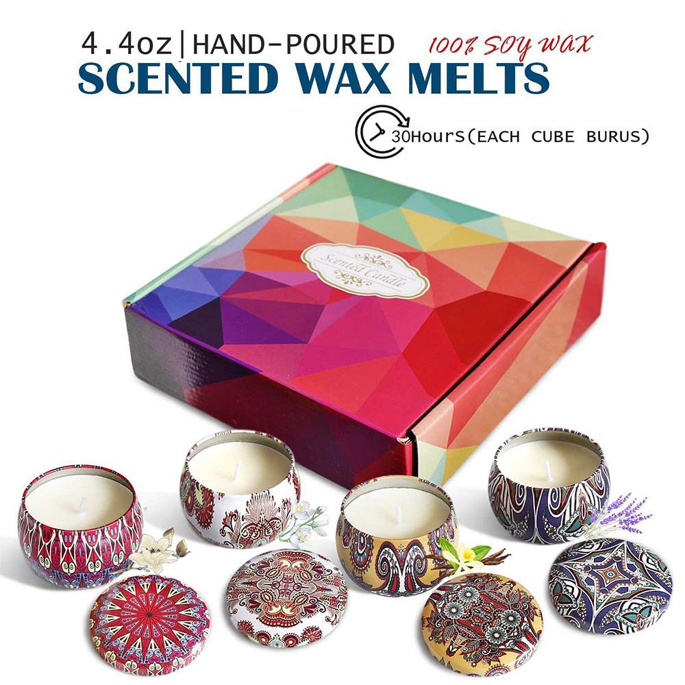 Nến thơm bằng sáp đậu nành với 4 hương thơm nhẹ nhàng và yên bình bao gồm Oải hương, Hoa nhài, Cây dành dành và Vani.