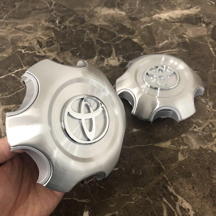 Logo chụp mâm, ốp lazang bánh sau xe ô tô Toyota Land Cruiser Prado Đời từ 2002-2012