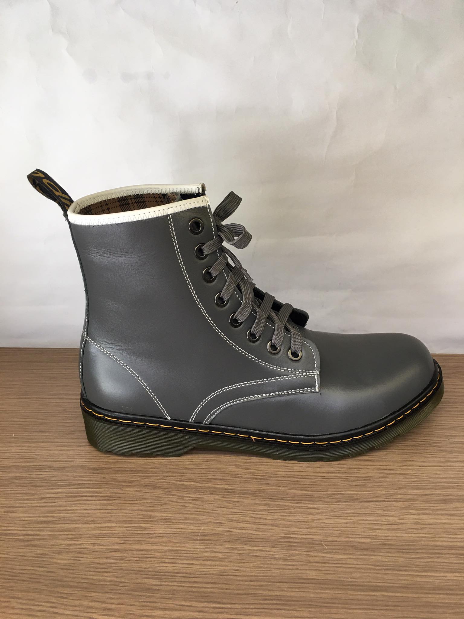 Giày boot cổ cao da bò màu đen-BT011