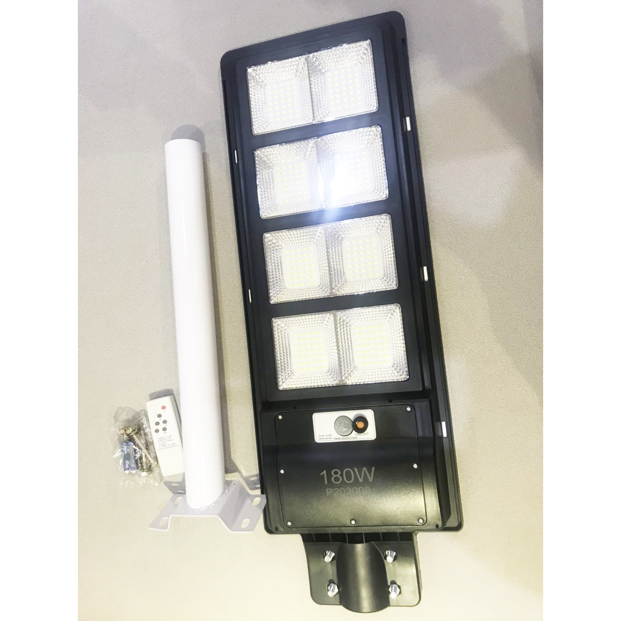 Đèn Năng Lượng Mặt Trời Liền Thể 240w,360w,500w có tay đèn + bass. NLMT 500W &amp; đèn Cảm Biến