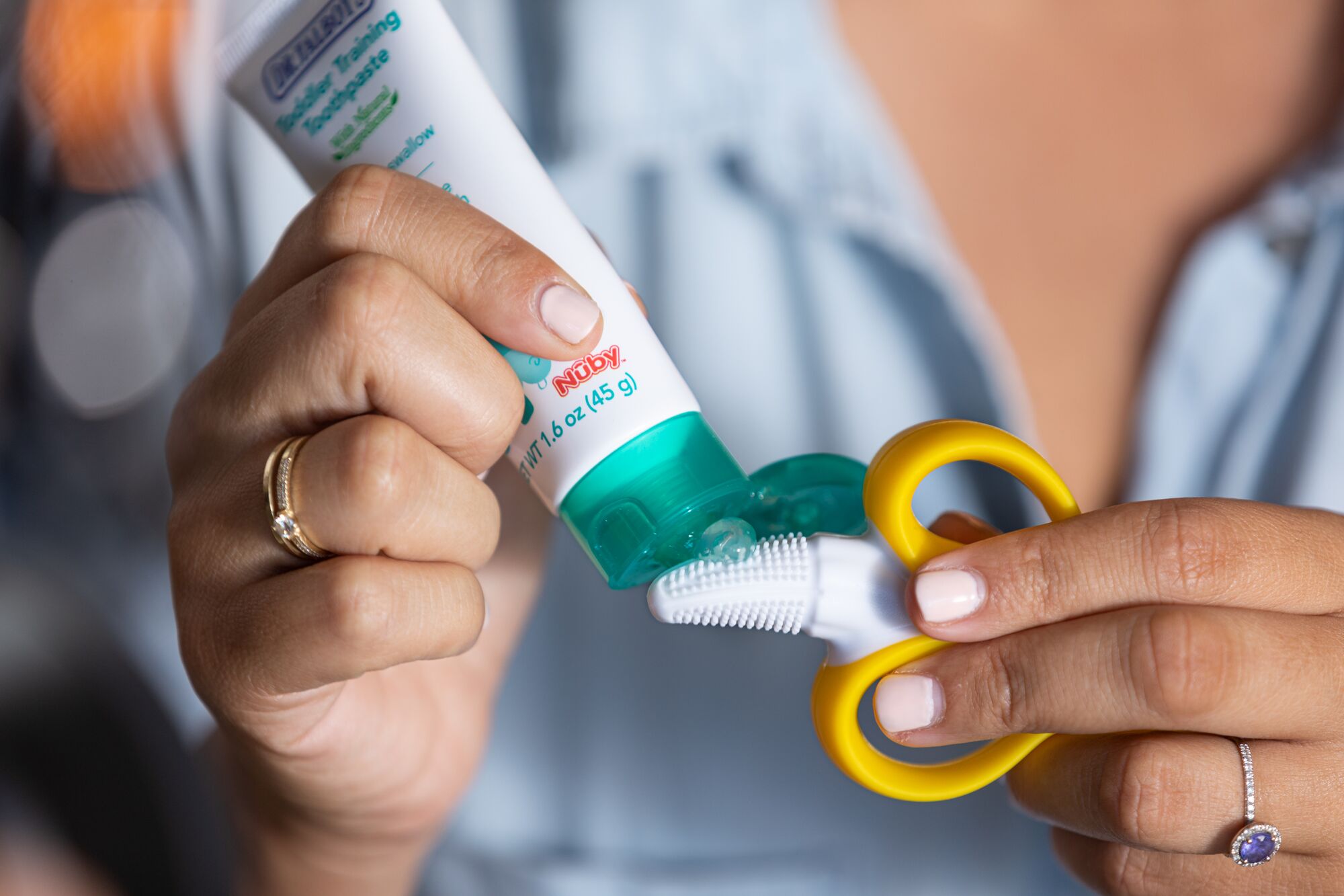 Combo ngậm nướu Nuby hình quả chuối và cà rốt