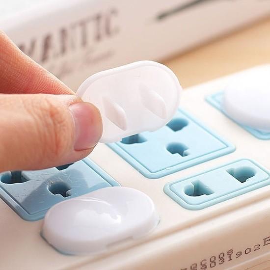 Bộ 15 nút bịt ổ điện 2 chân bằng nhựa cứng màu trắng