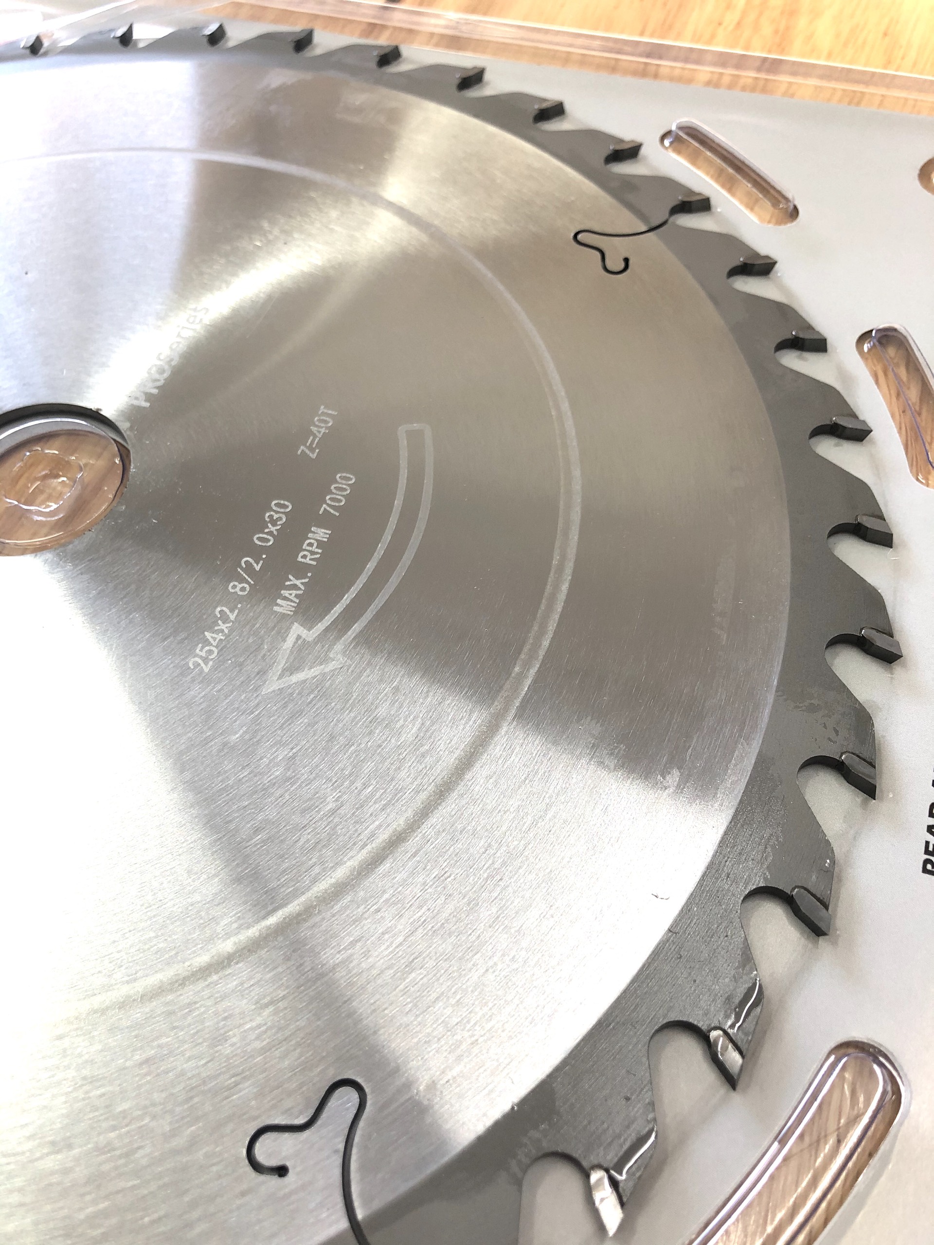 1 LƯỠI CƯA GỖ HIỆU SENKA ĐƯỜNG KÍNH 254mm/ 10'' RĂNG hợp kim TCT, 40 răng, 60 răng cao