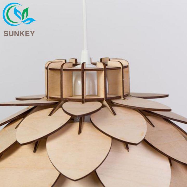 Đèn Gỗ Trang Trí Quả Dâu - Kích Thước 28x42cm