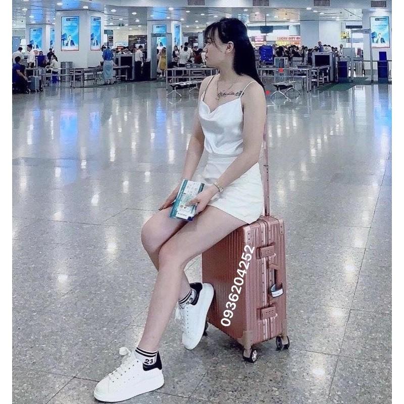 Vali khung nhôm khóa sập